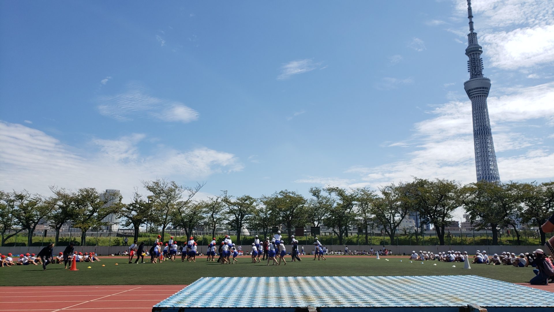 台東リバーサイドスポーツセンター陸上競技場にて東浅草小学校の運動会が開催 台東区議会議員 寺田あきら 公式サイト